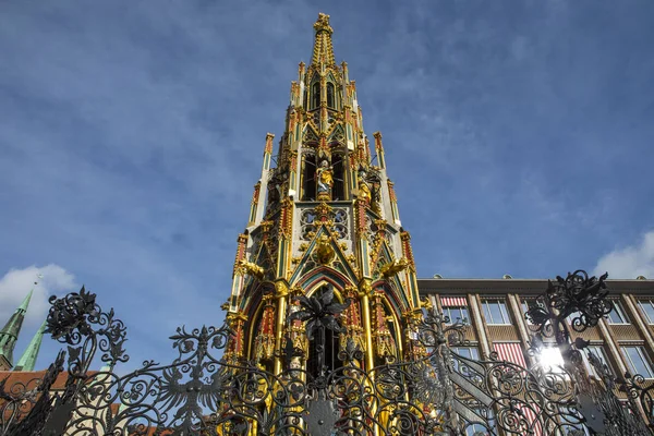 Schoner Brunnen in Nuremberg — стокове фото