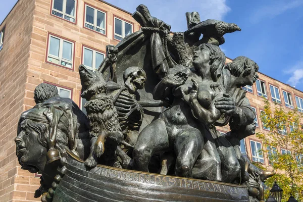 Schip van dwaas standbeeld in Neurenberg — Stockfoto