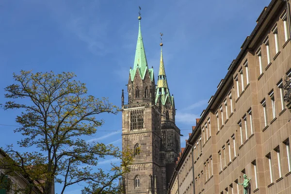 St. Lorenzkirche in Nürnberg — Stockfoto