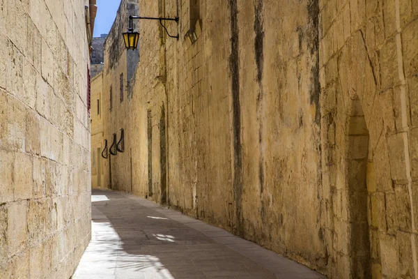 Pretty Narrow Street en Mdina —  Fotos de Stock