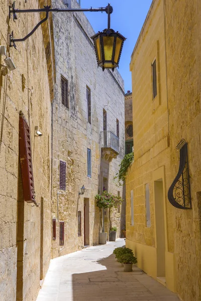 Mdina मध्ये सुंदर अरुंद रस्त्यावर — स्टॉक फोटो, इमेज