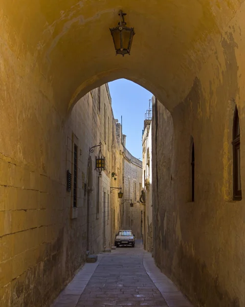 Calle estrecha en Mdina —  Fotos de Stock