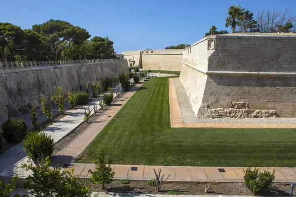 Mdina befästa stadsmurar — Stockfoto