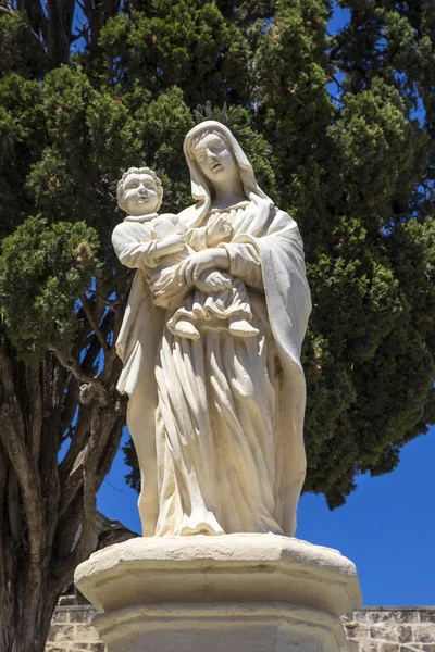 Virgin Mary and Child Statue in Mellieha — Stock Photo, Image