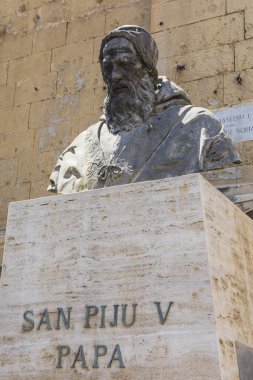 Papa V. Pius Valletta Heykeli