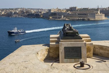 Valletta 'daki Kuşatma Çanı Anıtı' nda heykel