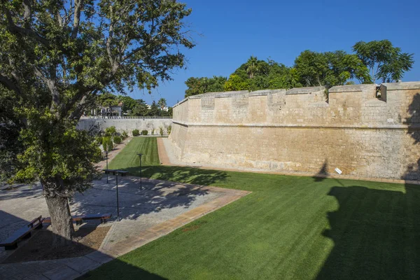 Befestigte Stadtmauern von mdina in malta — Stockfoto