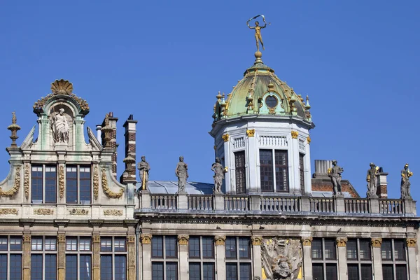Hermosos edificios en la Grand Place de Bruselas —  Fotos de Stock