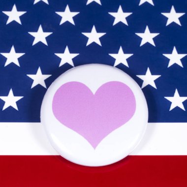 Pembe Kalp Sembolü ve Usa Bayrağı