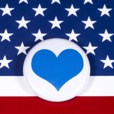 Mavi Kalp Sembolü ve Usa Bayrağı