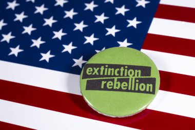 Yok Olma İsyanı Sembolü ve Usa Bayrağı