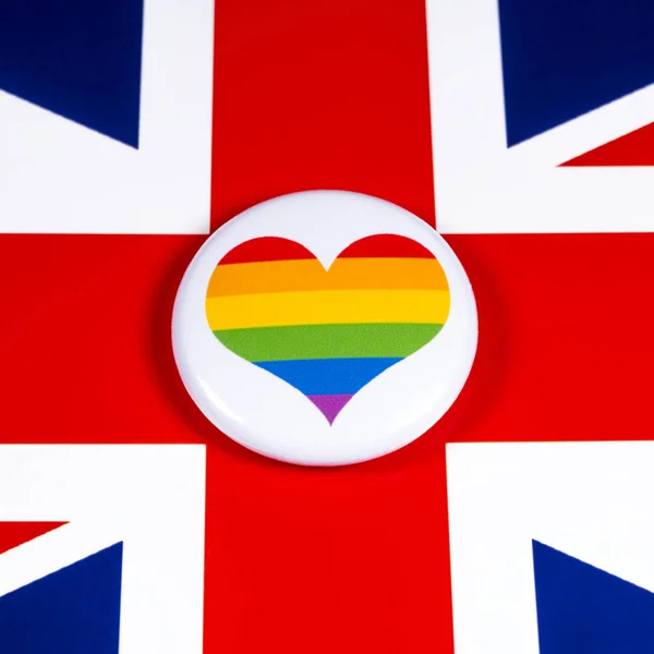 Corazón del arco iris LGBTQ con la bandera del Reino Unido —  Fotos de Stock