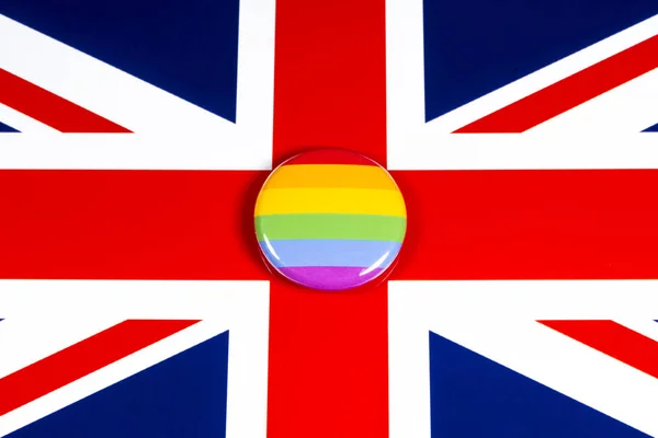 Símbolo del arco iris LGBTQ y la bandera del Reino Unido —  Fotos de Stock