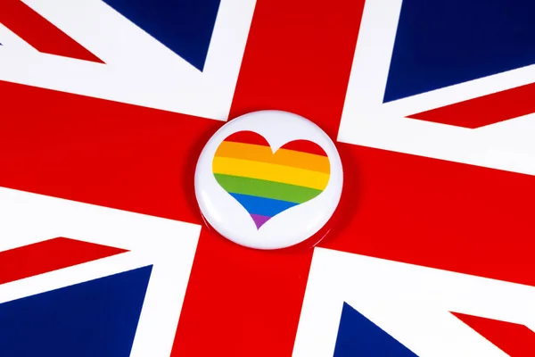 Coração de arco-íris LGBTQ e a bandeira do Reino Unido — Fotografia de Stock