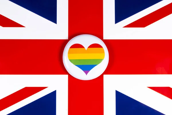 Lgbtq Gökkuşağı Kalbi ve Uk Bayrağı — Stok fotoğraf