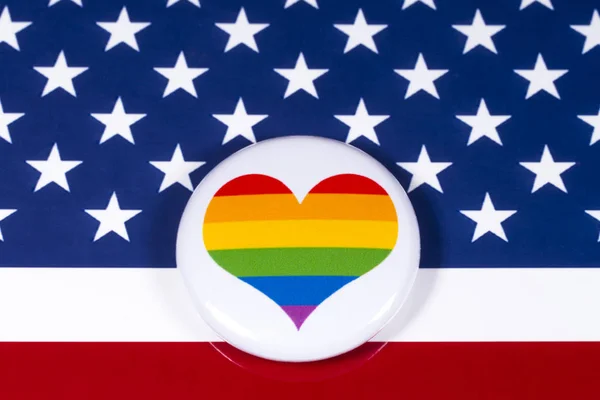 Cuore arcobaleno LGBTQ e bandiera USA — Foto Stock