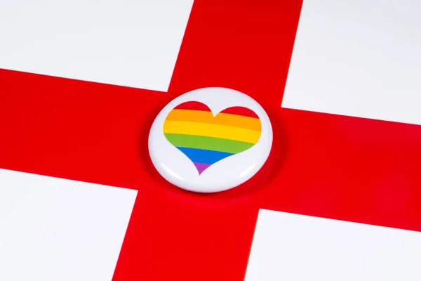 Corazón Arco Iris LGBTQ y Bandera de Inglaterra —  Fotos de Stock