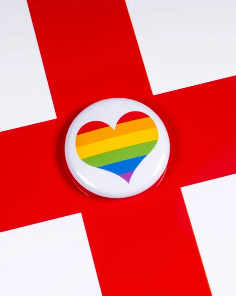 Corazón Arco Iris LGBTQ y Bandera de Inglaterra —  Fotos de Stock