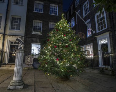 Londra 'daki Pickering Place' de Noel Ağacı