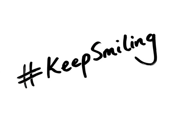 Хэштег Keep Smiling — стоковое фото