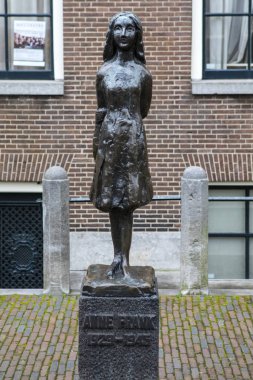 Amsterdam 'da Anne Frank Heykeli