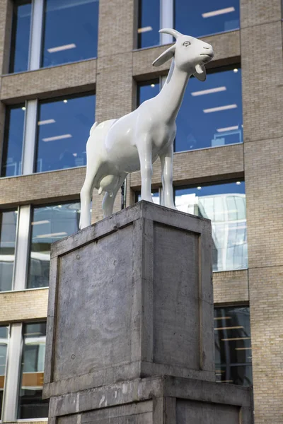 I Ziegenstatue in London — Stockfoto