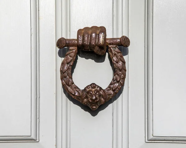 Ornate Door Knocker в Лондоне — стоковое фото