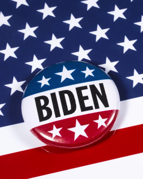 Значок кампании Джо Байдена и флаг США — стоковое фото