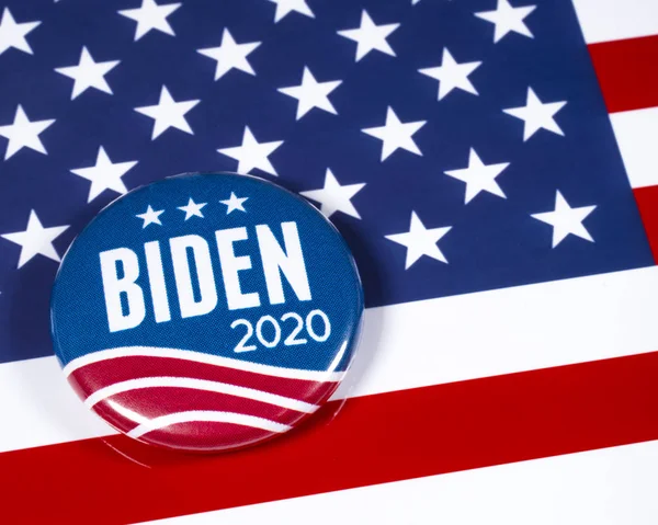 Joe Biden Campaign Badge and the USA Flag — Stock Photo, Image