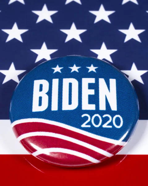 Emblema da Campanha de Joe Biden e a Bandeira dos EUA — Fotografia de Stock