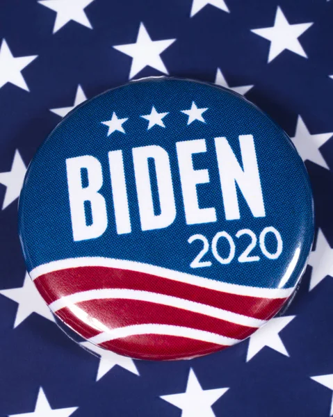 Joe Biden Kampanya Rozeti ve Usa Bayrağı — Stok fotoğraf