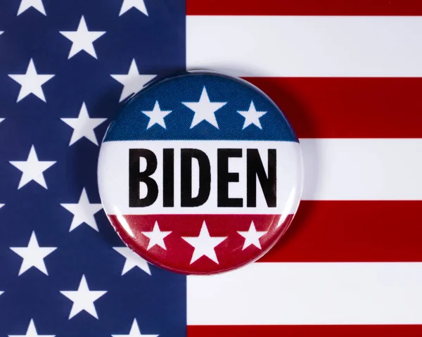 Emblema da Campanha de Joe Biden e a Bandeira dos EUA — Fotografia de Stock