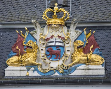 Altes Rathaus 'un ya da Almanya' nın tarihi Bonn kentindeki Old Town Hall 'un dış tarafındaki armanın yakın çekimi..