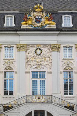 Almanya 'nın Bonn kentindeki Altes Rathaus veya Old Town Hall' un zarif dış yüzeyi..