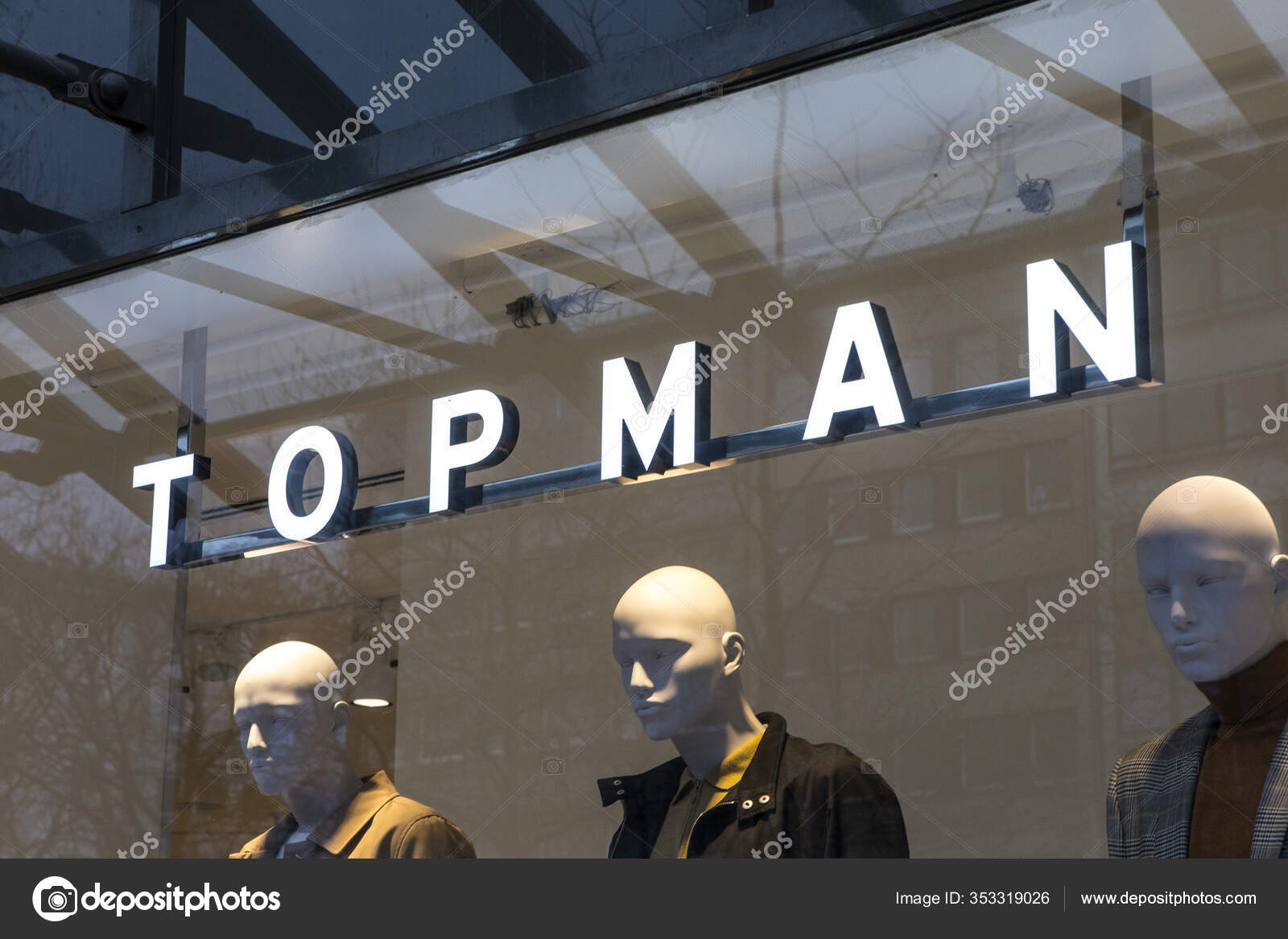 Düsseldorf Allemagne Février 2020 Logo Topman Dessus L'entrée D'un ...