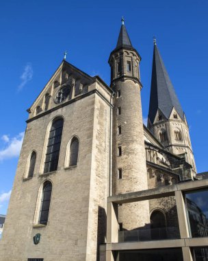 Muhteşem Bonn Minster, Munster olarak da bilinir, ya da Bonn, Almanya 'nın Bonn şehrindeki ünlü Roma Katolik Kilisesi..