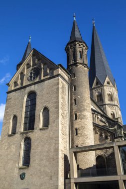 Muhteşem Bonn Minster, Munster olarak da bilinir, ya da Bonn, Almanya 'nın Bonn şehrindeki ünlü Roma Katolik Kilisesi..