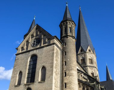 Muhteşem Bonn Minster, Munster olarak da bilinir, ya da Bonn, Almanya 'nın Bonn şehrindeki ünlü Roma Katolik Kilisesi..