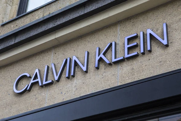 Düsseldorf Alemania Febrero 2020 Logotipo Calvin Klein Sobre Entrada Una — Foto de Stock