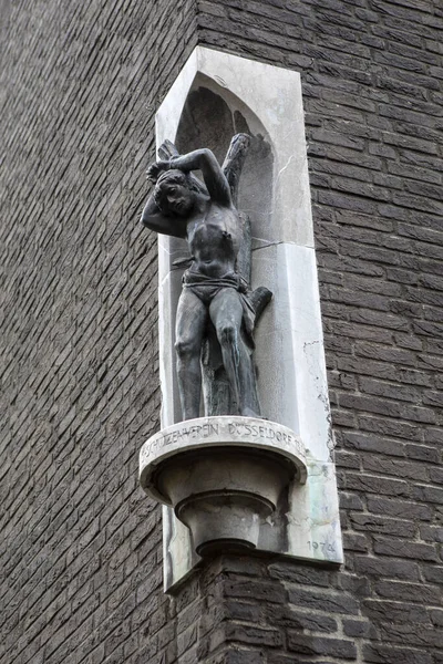 Dusseldorf Alemania Febrero 2020 Una Escultura Religiosa Exterior Edificio Ciudad — Foto de Stock