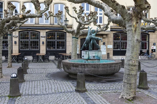 Dusseldorf Germany February 18Th 2020 Cartwheelers Fountain Altstadt Dusseldorf Germany — Stock Fotó