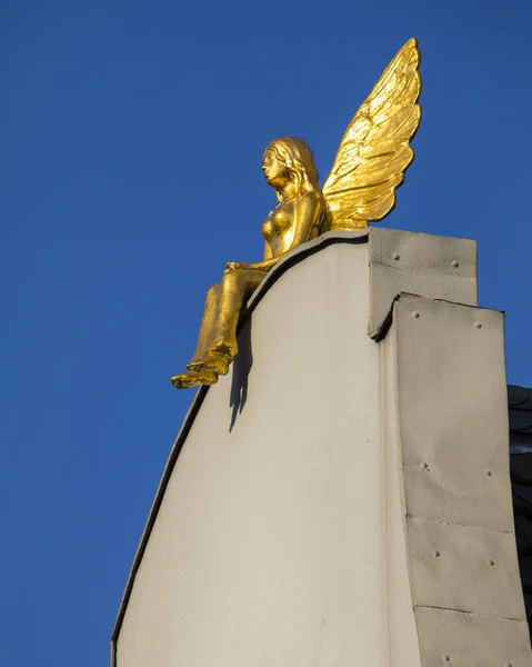Ein Goldener Engel Auf Dem Dach Eines Gebäudes Burgplatz Der — Stockfoto