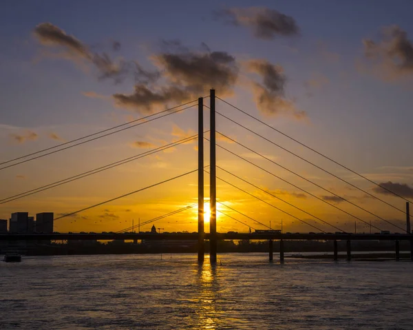 Blick Auf Den Sonnenuntergang Der Historischen Kniebrücke Über Den Rhein — Stockfoto