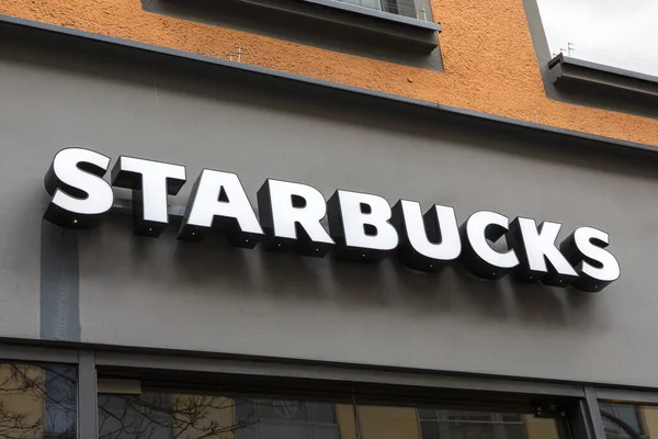 Кёльн Германия Февраля 2020 Логотип Starbucks Над Входом Один Кафе — стоковое фото