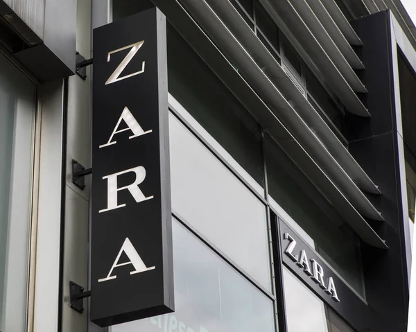 Кёльн Германия Февраля 2020 Логотип Zara Над Входом Один Магазинов — стоковое фото