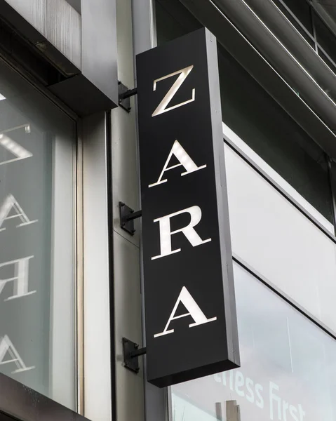 Кёльн Германия Февраля 2020 Логотип Zara Над Входом Один Магазинов — стоковое фото