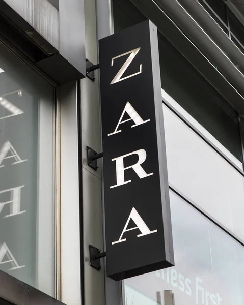 Køln Tyskland Februar 2020 Zara Logoen Inngangen Til Sine Butikker – stockfoto