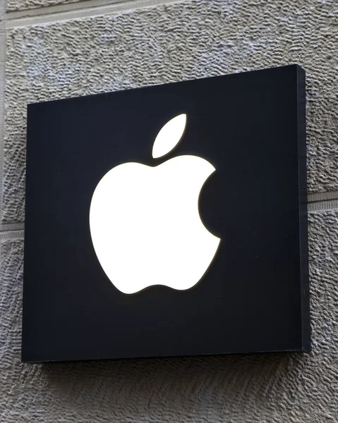 Cologne Germany February 19Th 2020 Apple Logo Entrance One Stores — Stockfoto