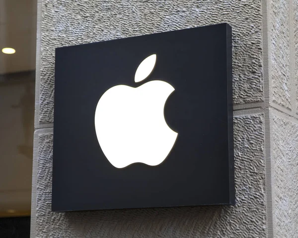 Colônia Alemanha Fevereiro 2020 Logotipo Apple Acima Entrada Uma Suas — Fotografia de Stock