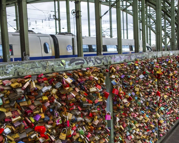 Cologne Allemagne Février 2020 Love Locks Famous Hohenzollern Bridge City — Photo